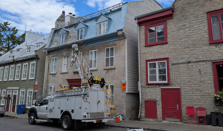 An image of a few buildings in Vieux-Québec